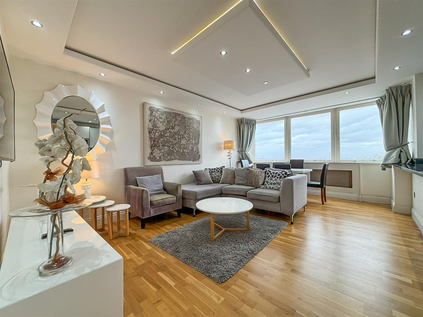 2 bed property in Porchester Place, Hyde Park